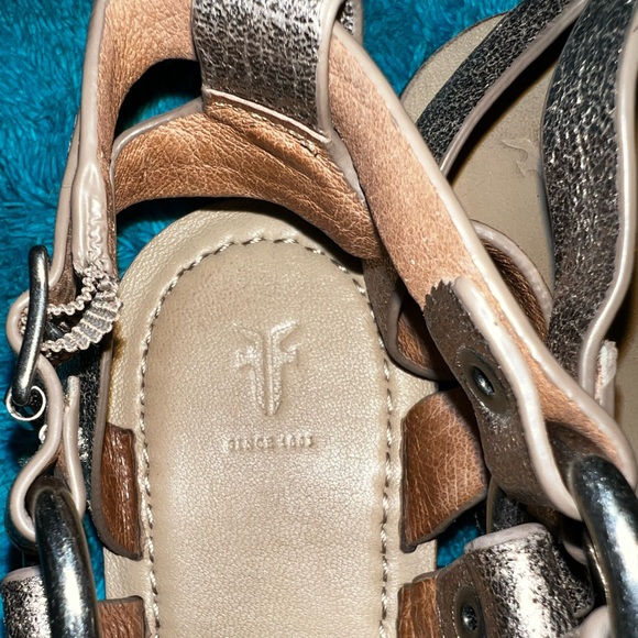 FYRE Gold Metallic Leather Bondage Thong Sandals Size 8M - Picture 4 of 5